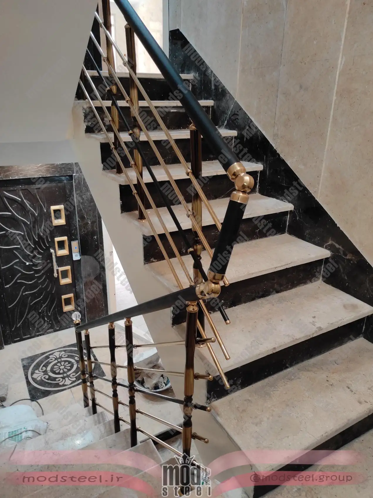 نرده استاتیک 5 خط با پایه زیتونی