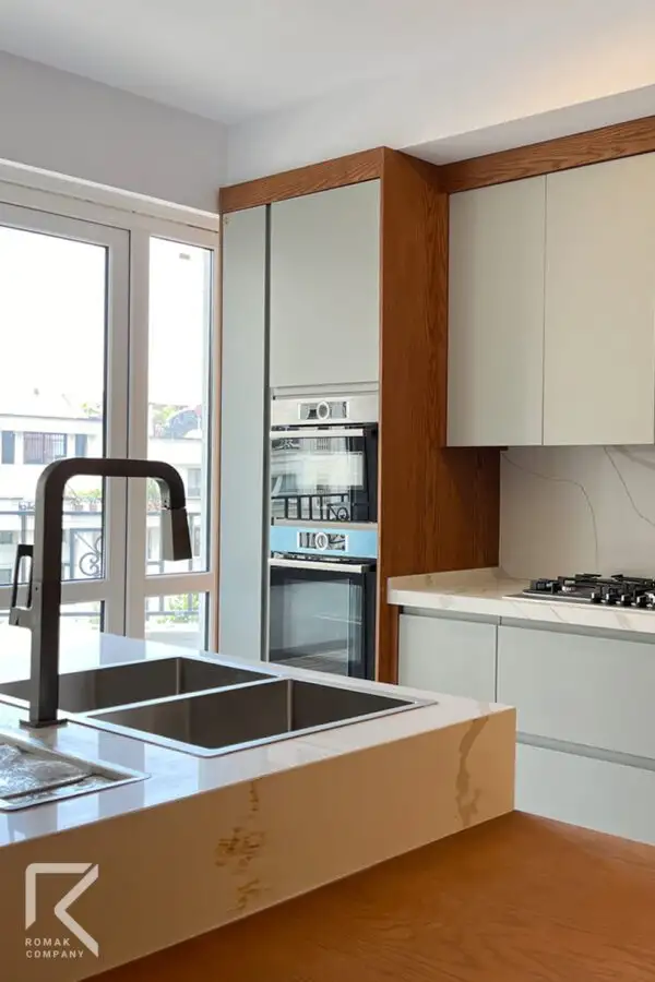 کابینت آشپزخانه روکش چوب ایرلند __ روماک برنده جایزه برترین تولیدکننده کابینت در ایران