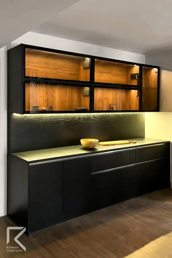 کابینت آشپزخانه مشکی دارک لند __ روماک برنده جایزه برترین تولیدکننده کابینت در ایران