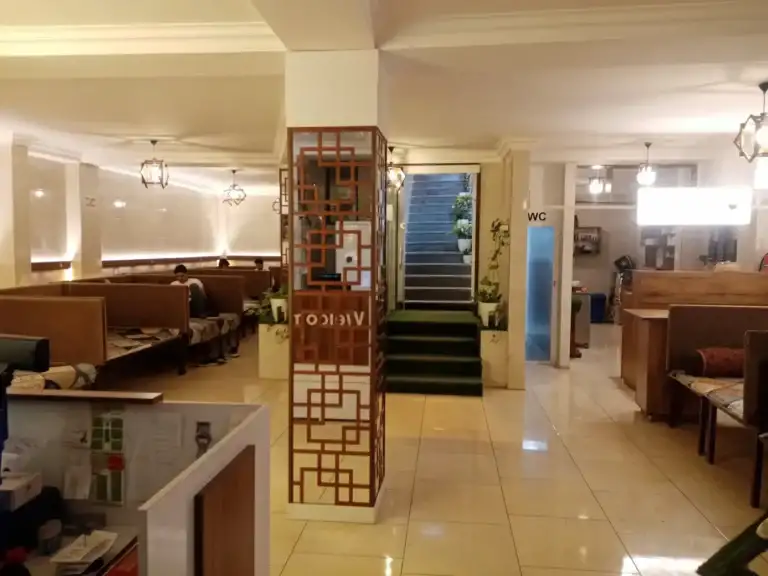 بازسازی و اجرای دکور کافه رستوران