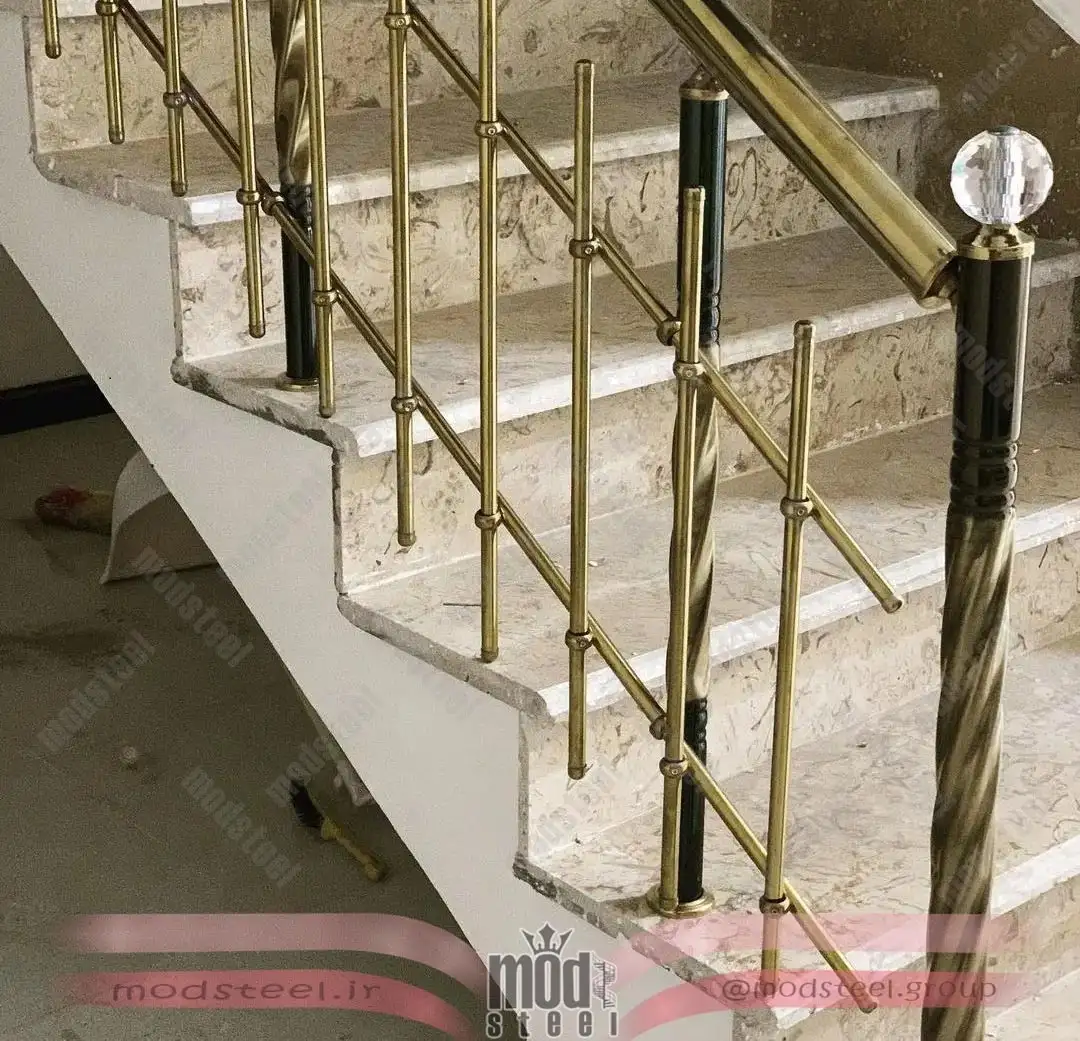نرده زیتونی حصاری وسط پیچ