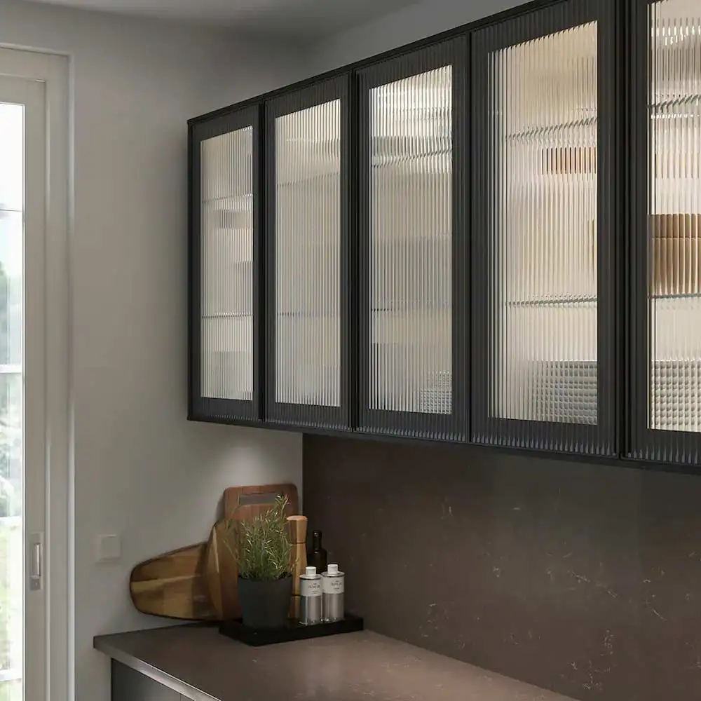 درب کابینت و کمد شیشه‌ای سندبلاست